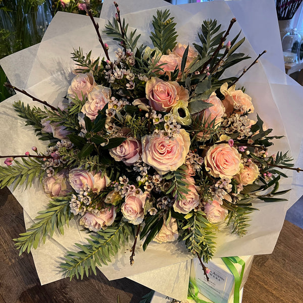A Dozen Roses in White or Pink